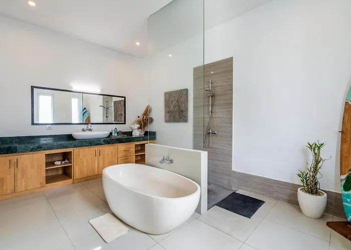 Tropical Oasis Villa, Steps From