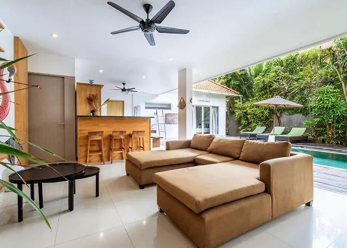 Tropical Oasis Villa, Steps From 别墅