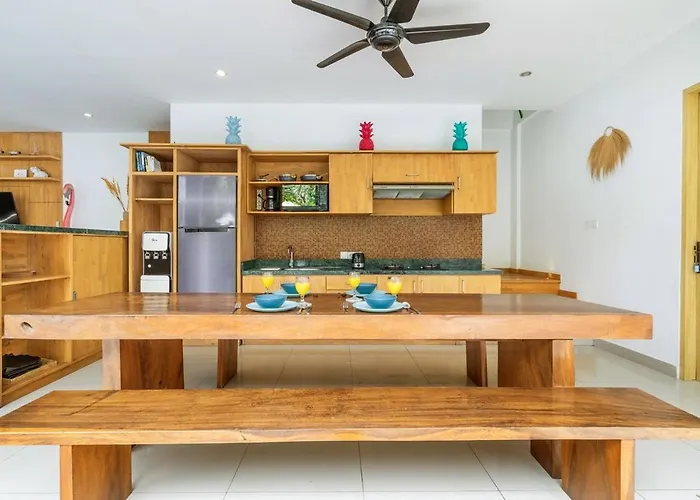 Tropical Oasis Villa, Steps From 别墅